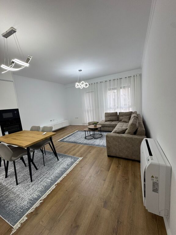 Jepet  me qira 1+1 Kamez  Rruga Berisha 400€