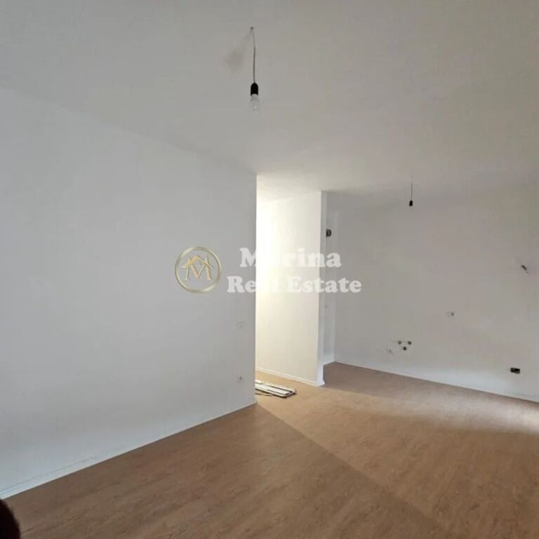 Rent | Business Premises | Don Bosko | 700 €/month