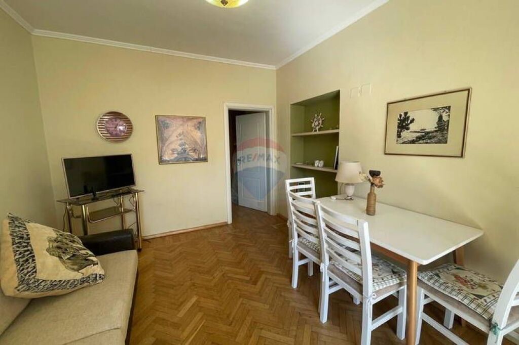 Apartament 1+1 me qera në qendër të Tiranës.