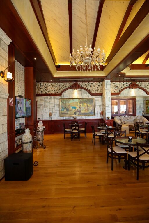 🌟 Hotel – Ekskluziv në Qendër të Vlorës për Qira! 🌟