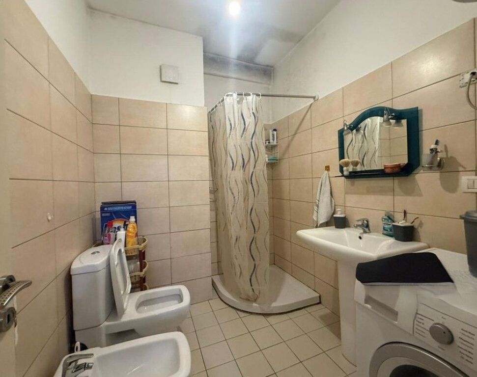 Shitet apartament 2+1 në Yzberisht!
