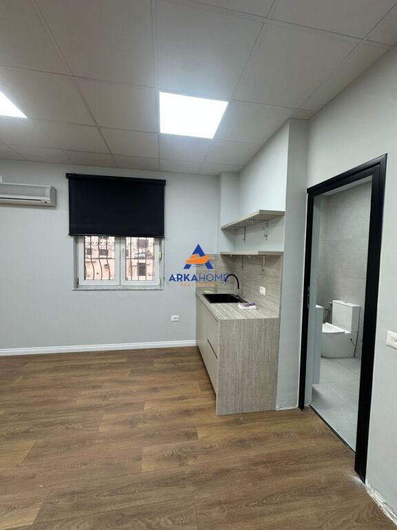 JEPET ME QERA AMBIENT ZYRE 68M2 "NE QENDER TE TIRANES" 950 EURO