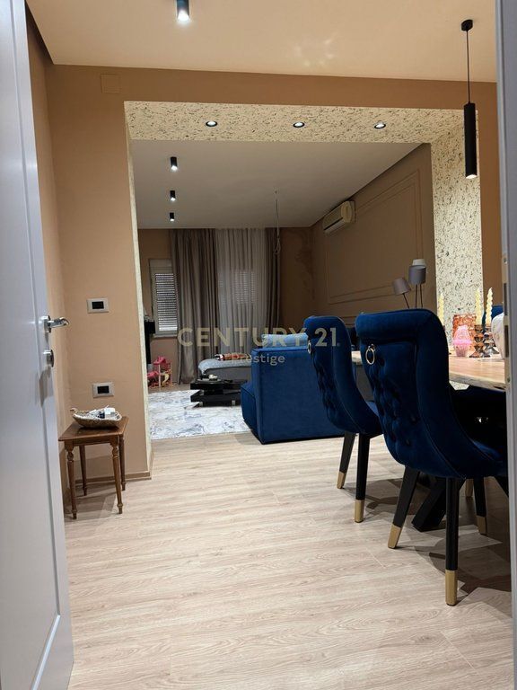 SHITET DUPLEX- RRUGA MUHAMET GJOLLESHA, TEK KRYQEZIMI I 21 DHJETORI, MBRAPA SHKOLLES SABAUDIN GABRANI!