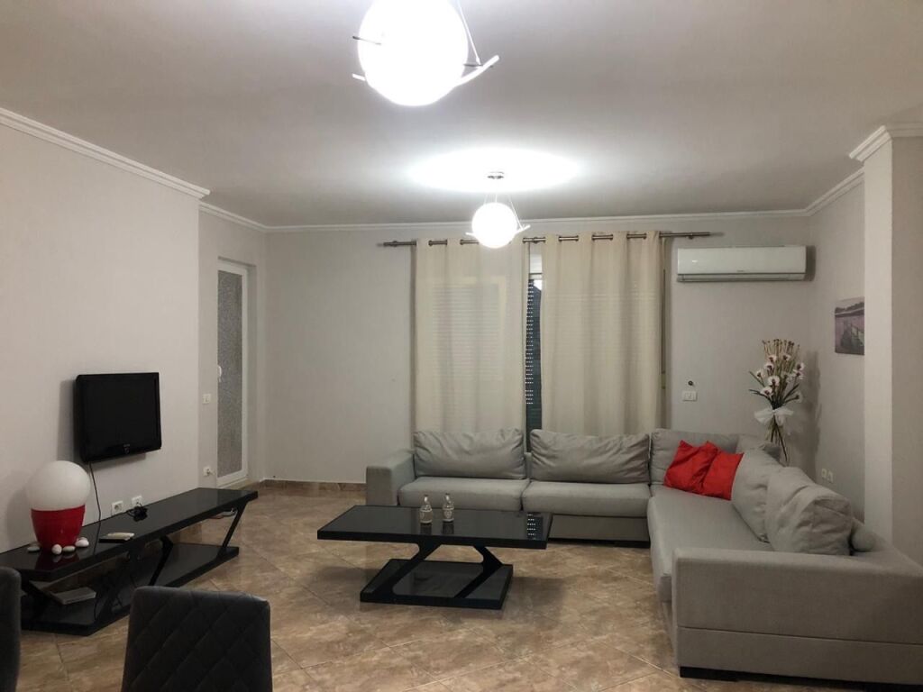 Apartament 2+1, Liqeni i Thate!