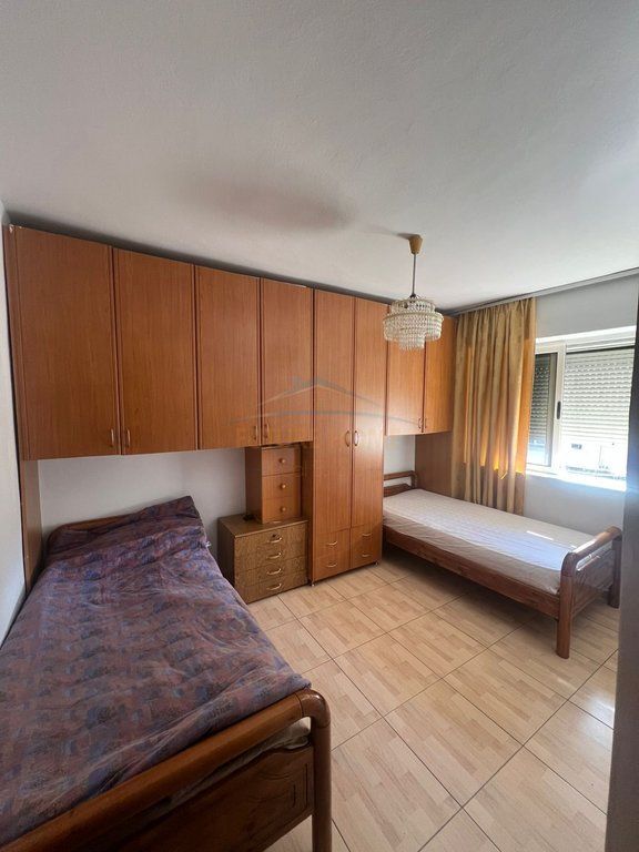 Shitet, Apartament 3+1, Rruga Karl Gega, Tirane