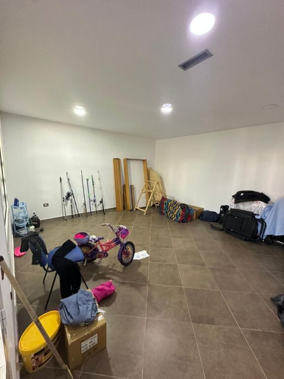 JEPET ME QERA AMBIENT BIZNESI SPITALLE, DURRES