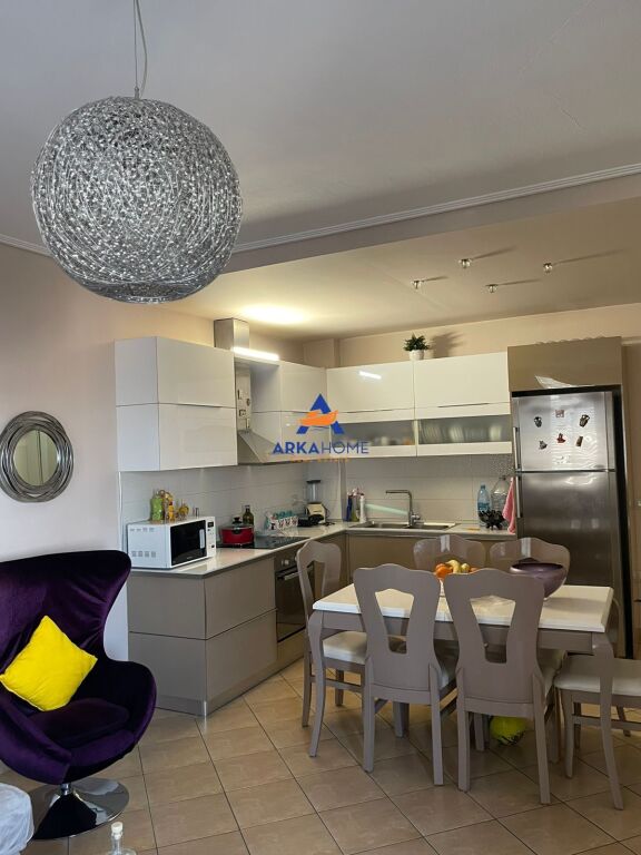 VENDESI APPARTAMENTO 2+1+BALCONE "KODRA E DIELLIT" 220.000 EURO