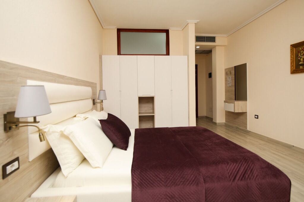 🌟 Hotel – Ekskluziv në Qendër të Vlorës për Qira! 🌟