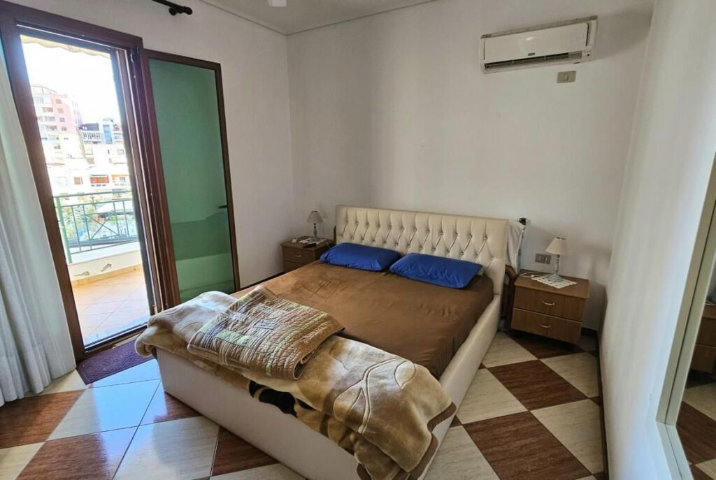 Tek Poliklinika Ne Vlore, Shitet Apartament 3+1+2 Me Hapesire Te Bollshme!