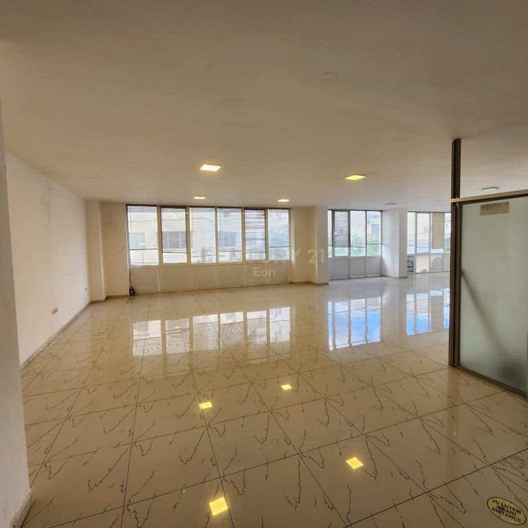 LOCALE COMMERCIALE IN VENDITA VICINO ALLA STAZIONE FERROVIARIA !!