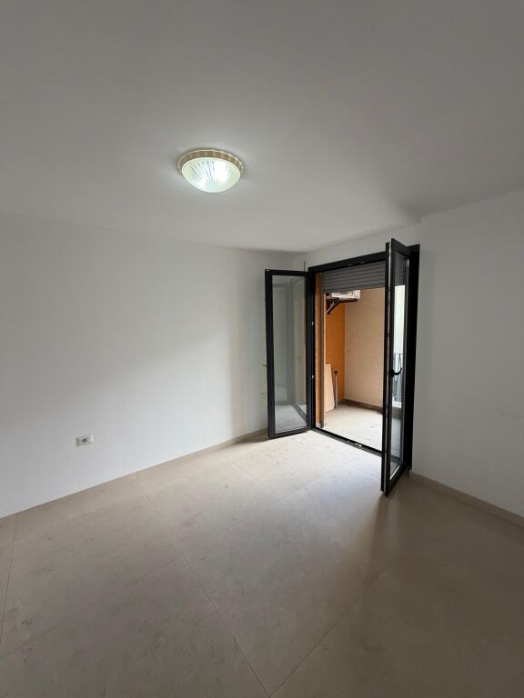 Zyre per qira Kompleksi Zirkon !