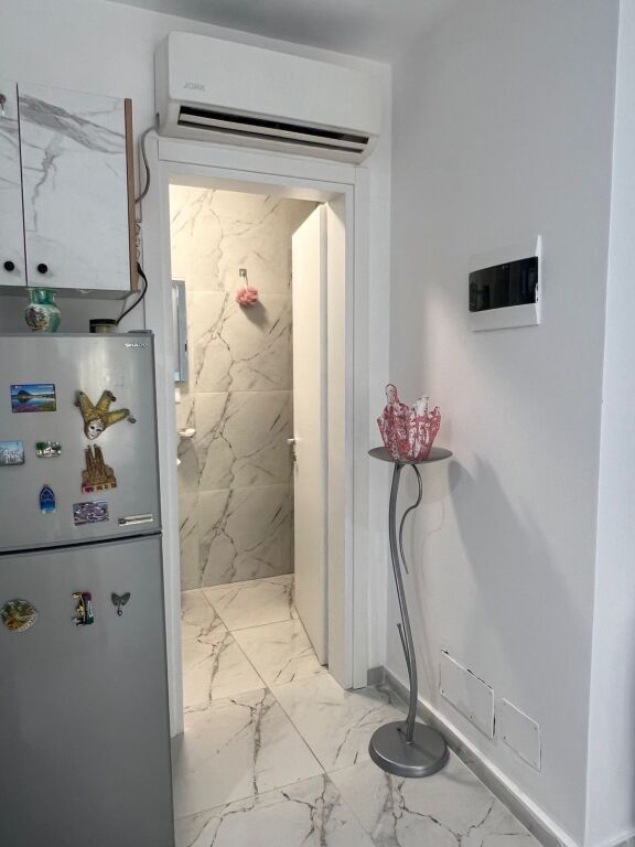 SHITET: 1+1+1 Verand + 1Post Parkimi📍Dhermi (Res. Sofo Duni) - 205,000€ - Sp.71m² - Orientim Jug🌞|| Pamje Spektakolare nga Deti 🌊 Vetem 300m Larg🏃🏻‍♂️