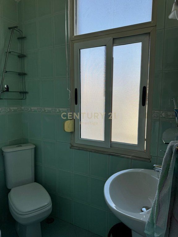 SHITET DUPLEX- RRUGA MUHAMET GJOLLESHA, TEK KRYQEZIMI I 21 DHJETORI, MBRAPA SHKOLLES SABAUDIN GABRANI!