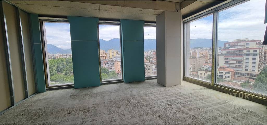 JEPET ME QERA ZYRE TE DOWNTOWN ONE