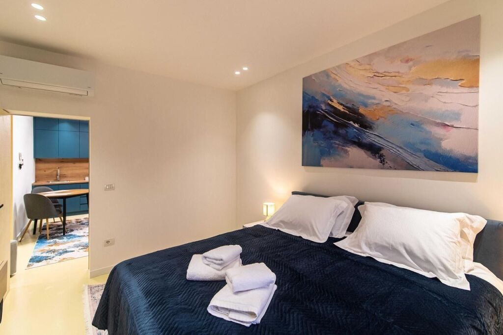 Super ap 1+1 ne qender ( kafe flora )