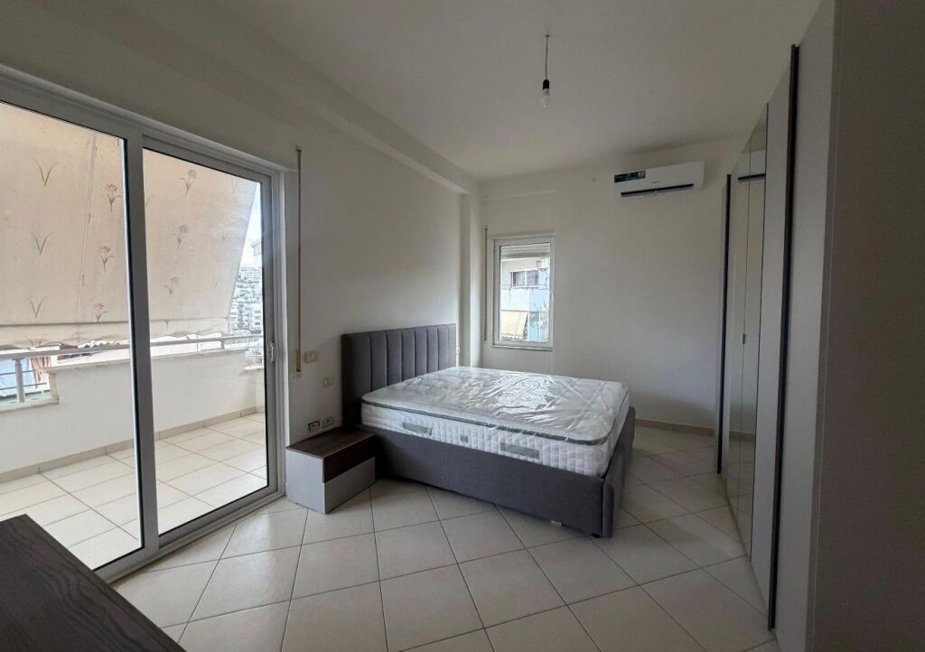 Jepet apartament 2+1 Me Qira Liqeni ,Kopshti Zoologjik ,