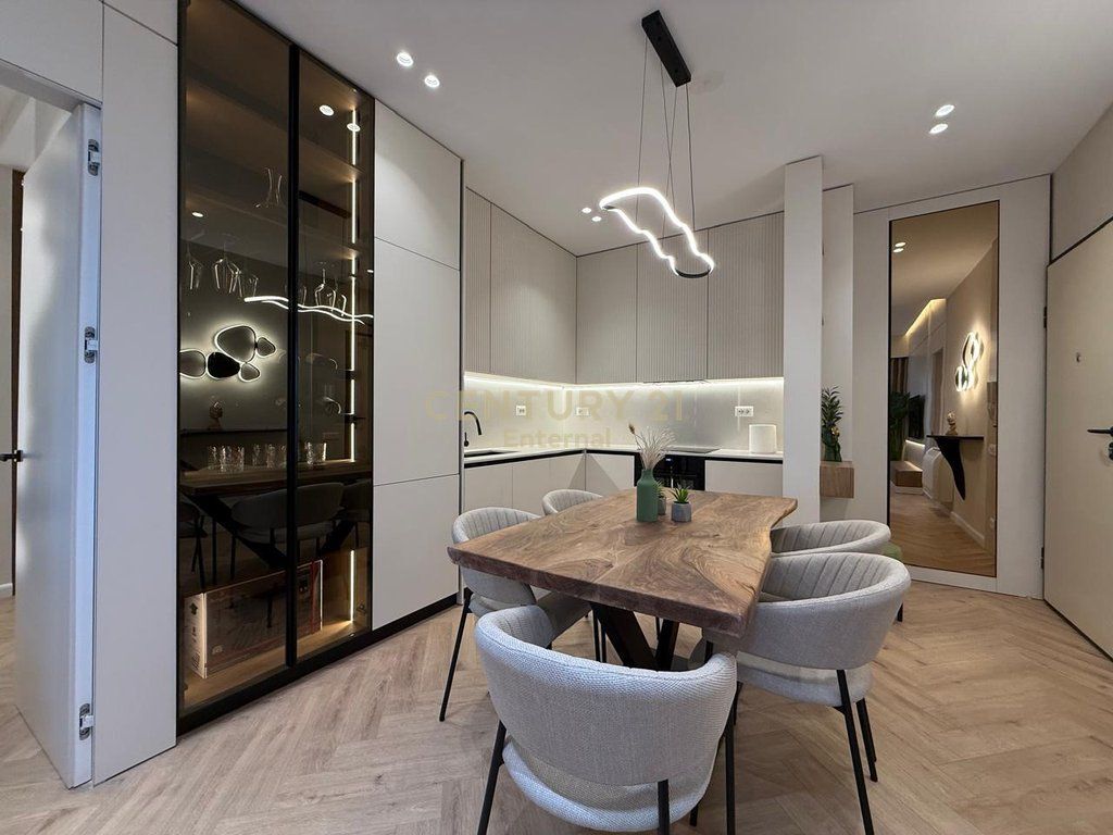 JEPET ME QIRA APARTAMENT LUKSOZ TEK GARDEN BUILDING 2+1+2