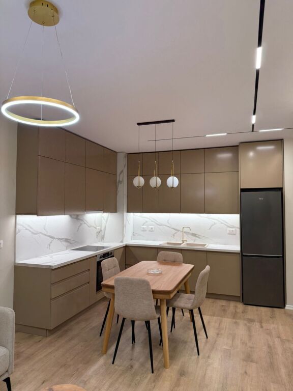 Laprake,jepet me qira super apartament 1+1! 700 Euro