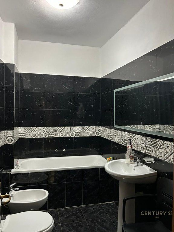 VENDIAMO APPARTAMENTO 3+1+2 A BLLOK.