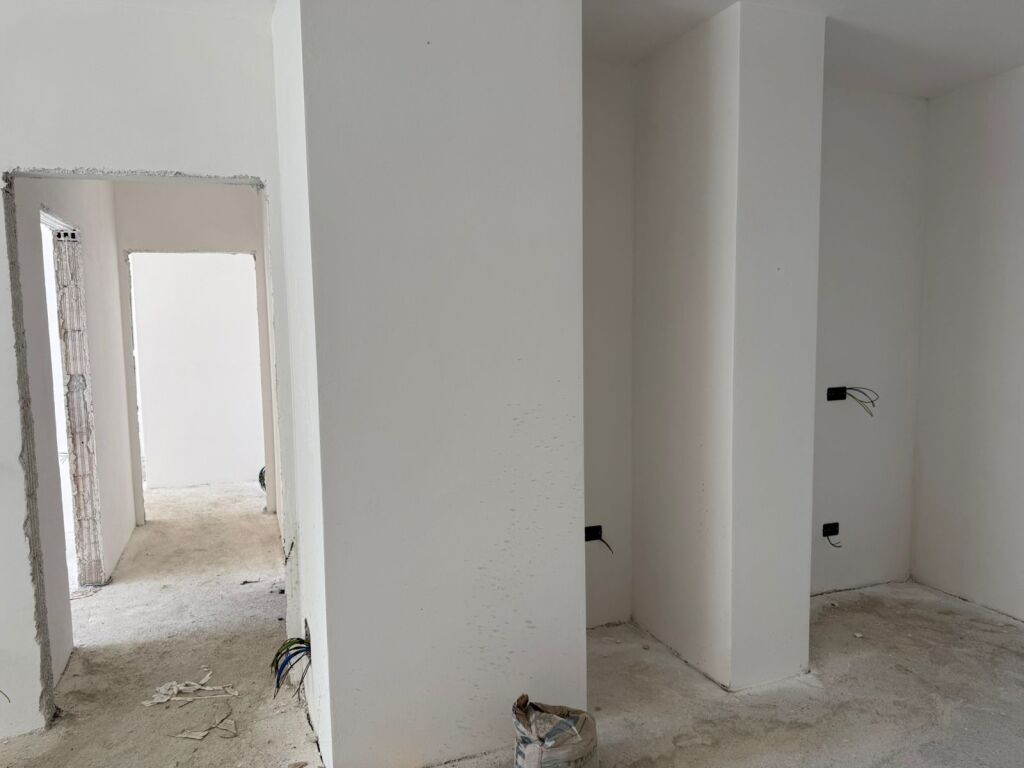 Shitet Apartament 2+1+2