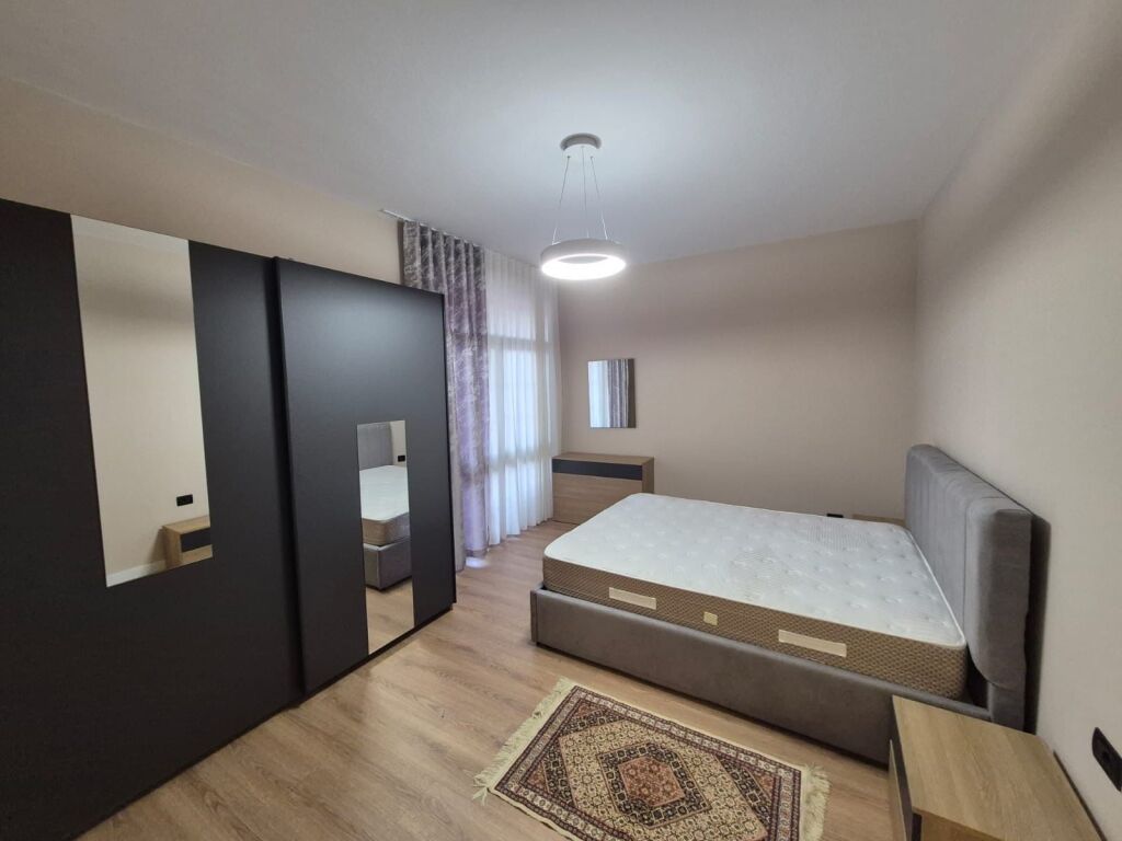 1+1,i mobiluar te gjimnazi partizani,580 mije leke