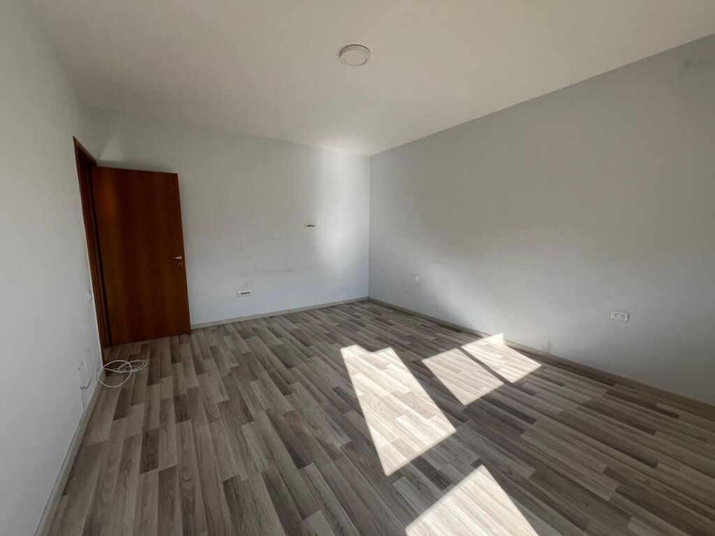 ZYRE ME QIRA - STADIUMI DINAMO