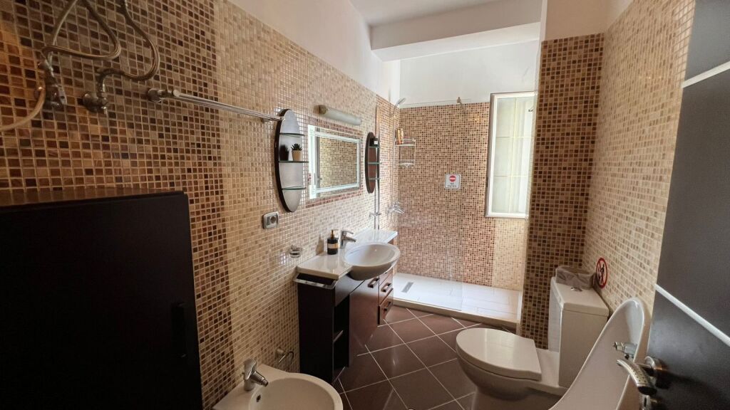 Apartament me qera prane kishes ortodokse