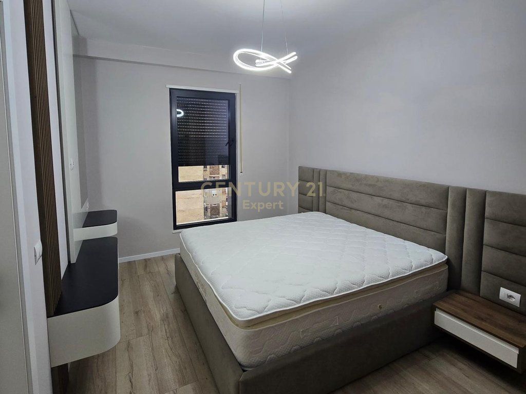 SHITET APARTAMENT 2+1+2 PRANE UET
