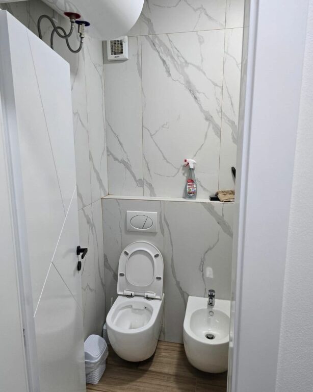 Jepet me qera apartament 1+1 ngjitur me shkolla qazim dyrdiu , Don Bosko