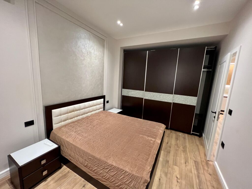 📣 QERA SUPER Apartament 1+1 📍 Prane Rruges Se "Durresit" ✨  🏠 Shtepi Private (Hyrje Me Vete) 🪜 Kati 1 📐 Siperfaqe 80 m2 🛋️ Arreduar Ne Menyre Bashkekohore 👫 Preferohen Kliente Cift Ose Nje Vajze  💶 Cmimi 600 Euro (i Pa Diskutueshem)