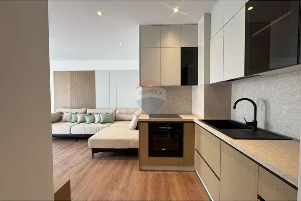 APARTAMENT 2+1 PER QIRA TEK DONIKA CENTER!