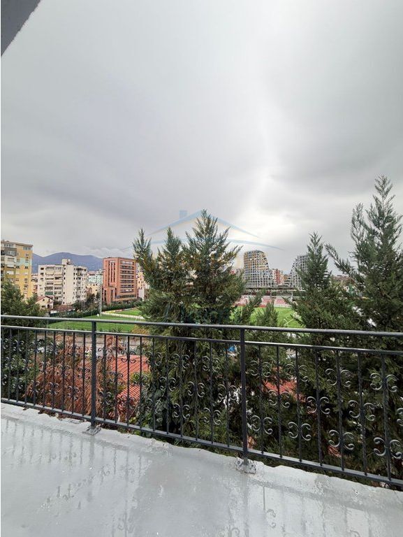 Shitet Apartament 2+1+2 , Komuna e Parisit