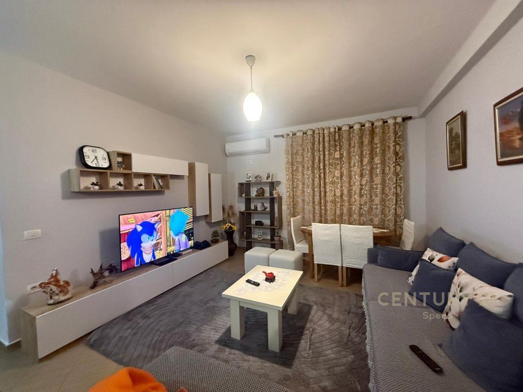 Shitet apartament 2+1 në Yzberisht!