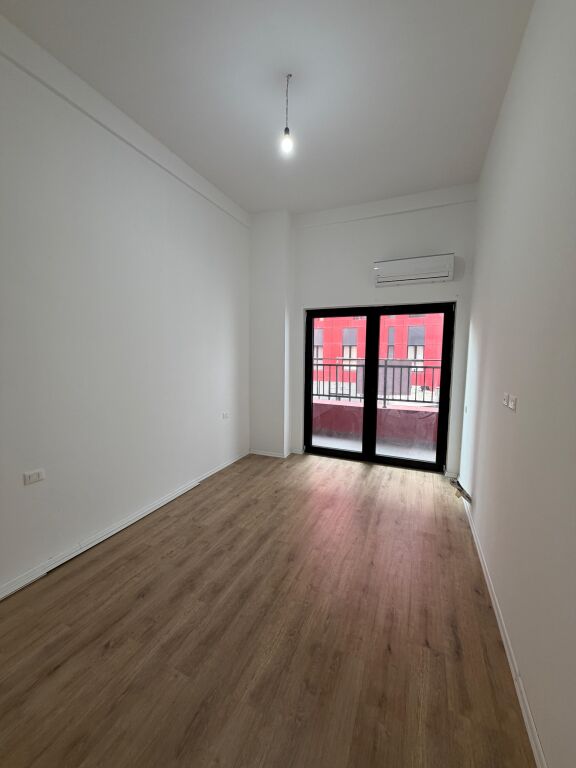 Ambjent per qira tek farmacia 10 !