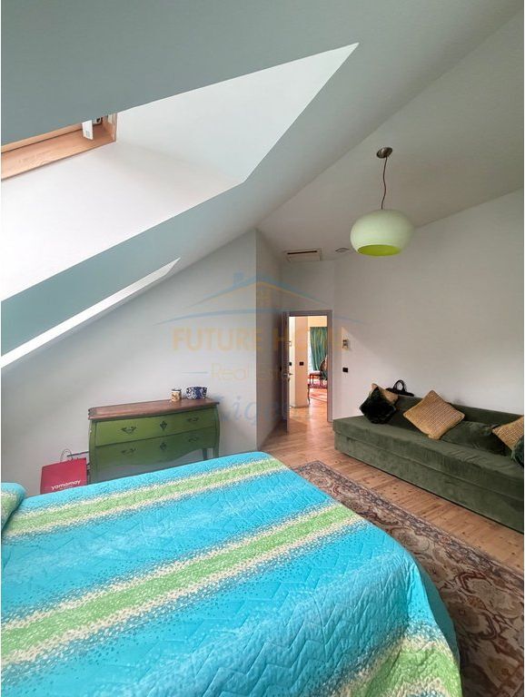 Shitet Apartament 2+1+2 , Komuna e Parisit