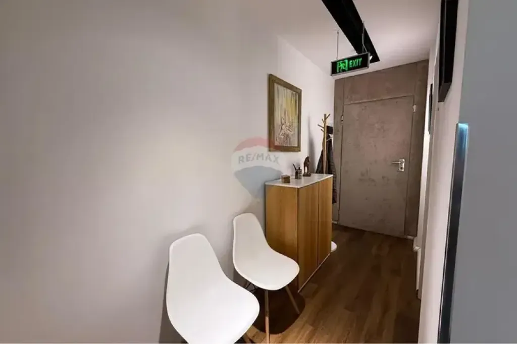 Zyrë - Për Shitje - Kompleksi Mangalem, Tiranë