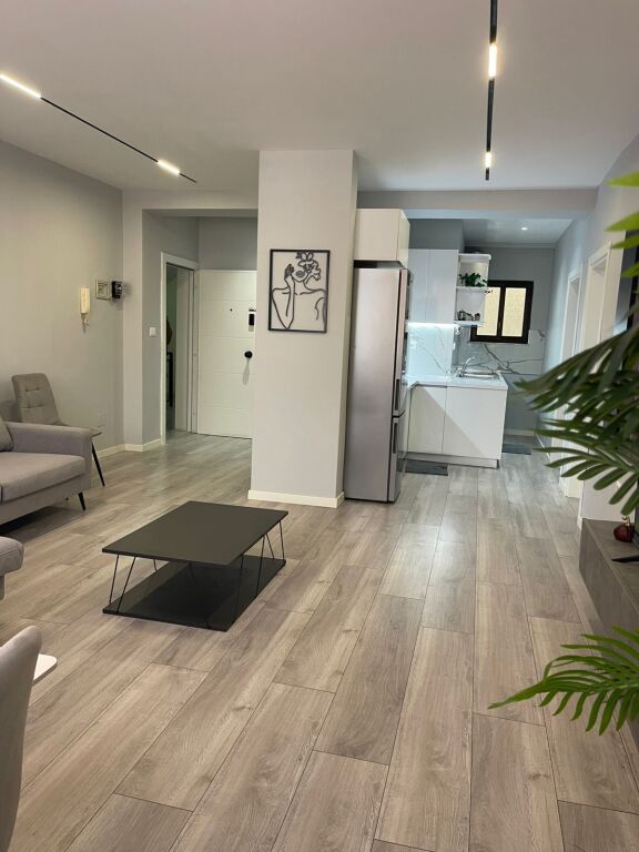 Shitet Apartament 2+1 – pranë Hotel Mondial | 21 Dhjetori