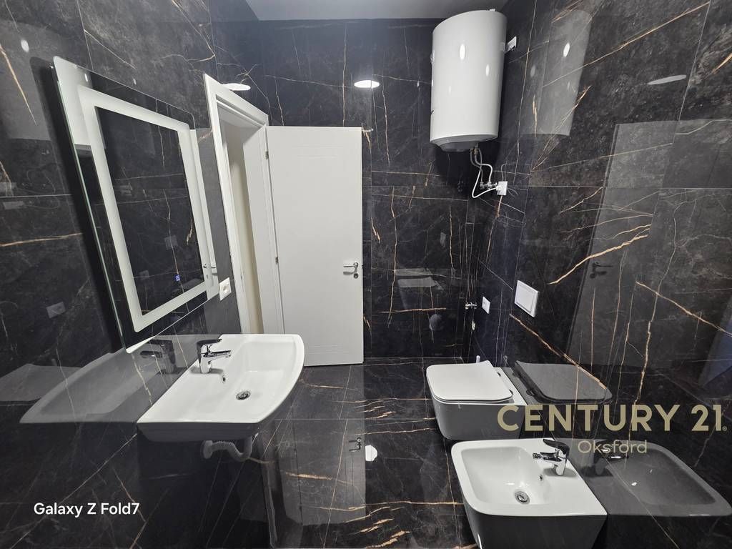 JEPET ME QIRA AMBIENT ZYRE TE TIRANA GARDEN BUILDING