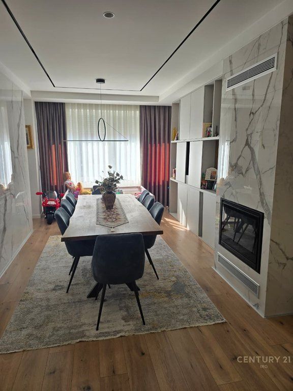 Apartament 3+1+2+ballkon+depo+garazhd tek Rruga e Kosovareve.