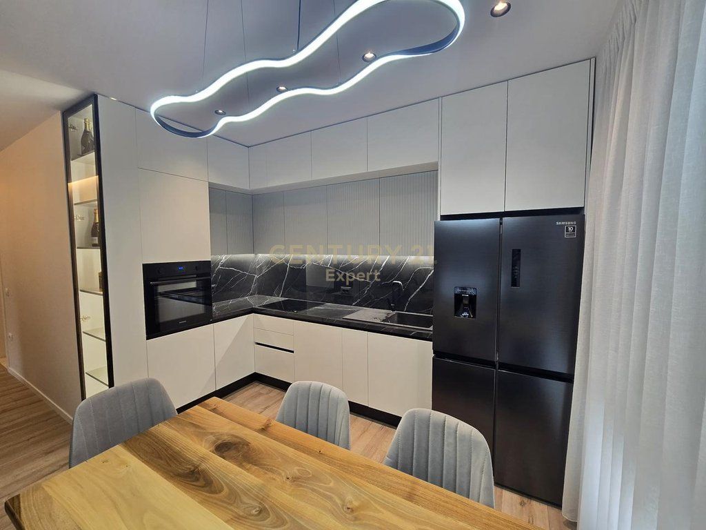 APARTAMENT 2+1+2 NE SHITJE PRANE UET 250,000 € Sip. Totale  103m2