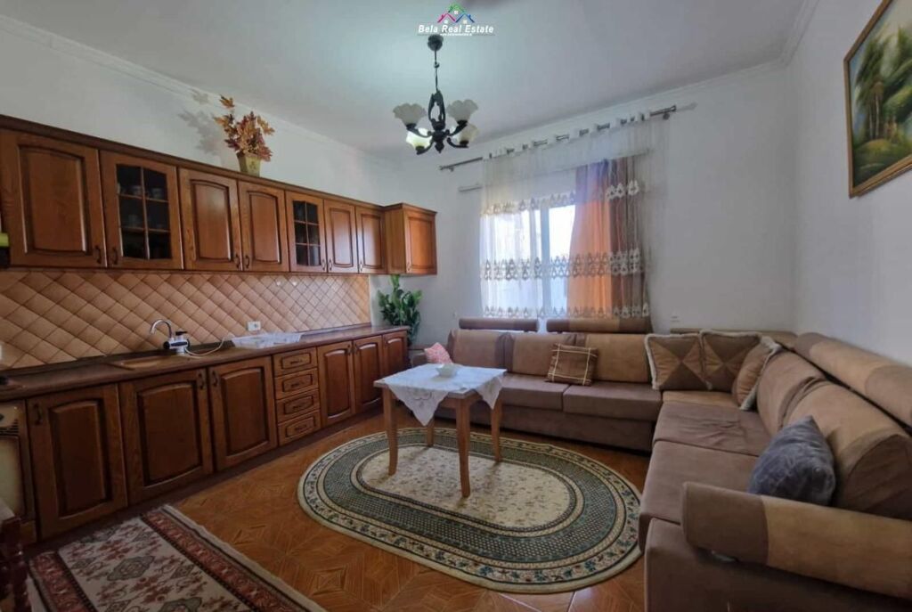 Vile Me Qera 2+1 Tek Ish-Parku i Autobuzave ( ID BV22593) Tirane