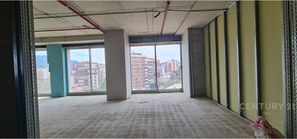 JEPET ME QERA ZYRE TE DOWNTOWN ONE