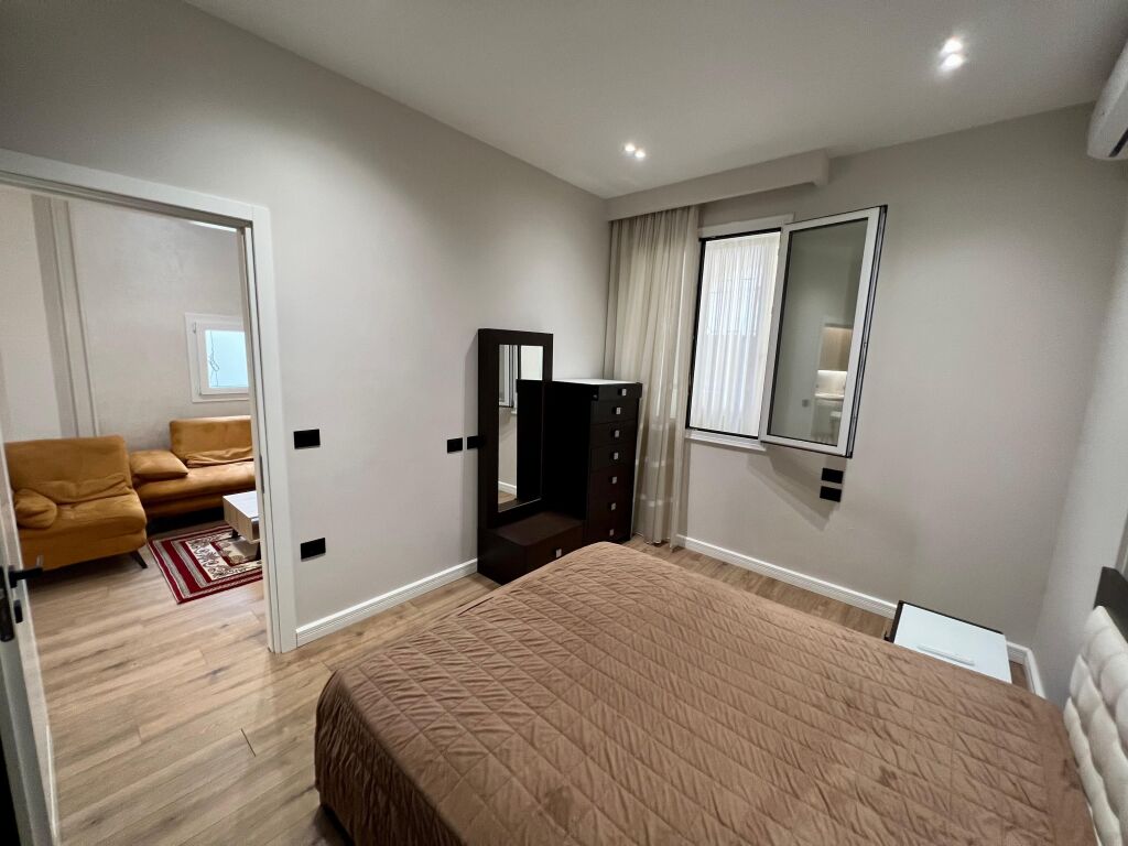 📣 QERA SUPER Apartament 1+1 📍 Prane Rruges Se "Durresit" ✨  🏠 Shtepi Private (Hyrje Me Vete) 🪜 Kati 1 📐 Siperfaqe 80 m2 🛋️ Arreduar Ne Menyre Bashkekohore 👫 Preferohen Kliente Cift Ose Nje Vajze  💶 Cmimi 600 Euro (i Pa Diskutueshem)