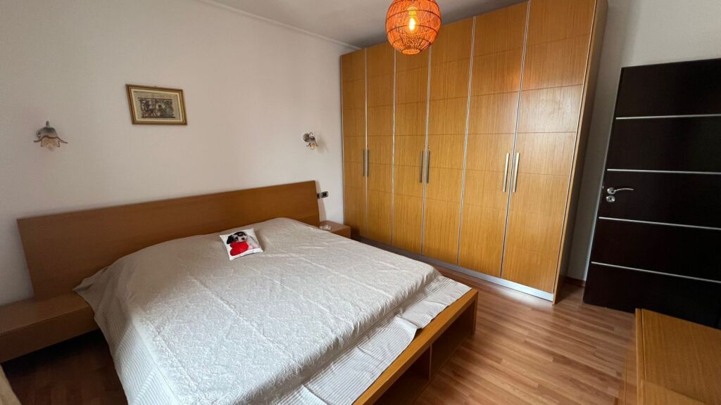 Apartament me qera prane kishes ortodokse
