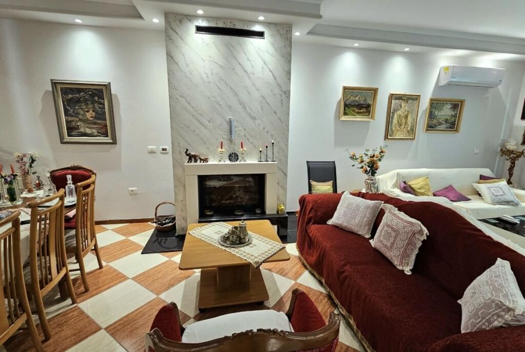 Tek Poliklinika Ne Vlore, Shitet Apartament 3+1+2 Me Hapesire Te Bollshme!