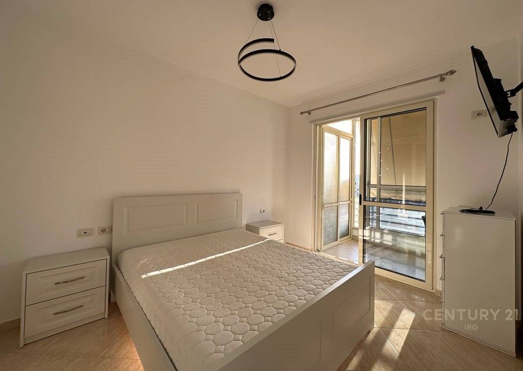 Shitet Apartament 2+1+2 Ballkone tek Pallatet Cabej