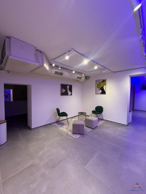 JEPET AMBIENT BIZNESI ME QERA 130 M2 , "VASIL SHANTO,PRANE KRYQEZIMIT " 1800 EURO.