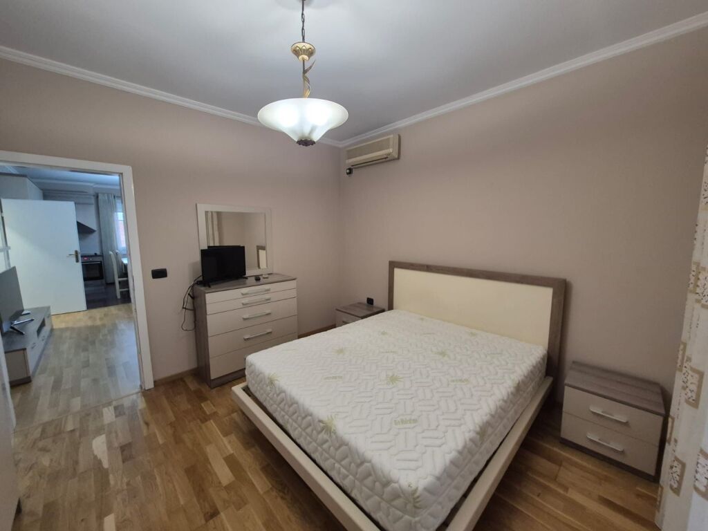 1+1,i mobiluar,te hoxha tahsim pazari i ri,580 euro