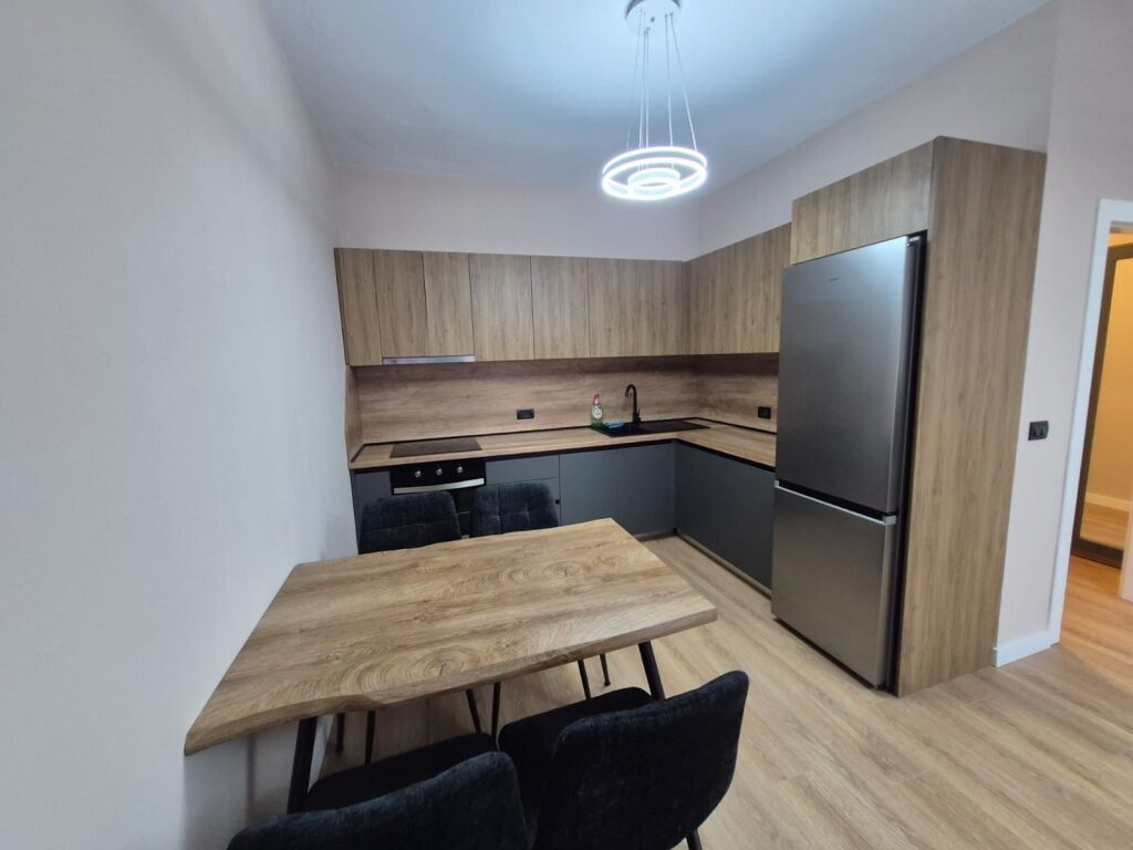 1+1,i mobiluar te gjimnazi partizani,580 mije leke