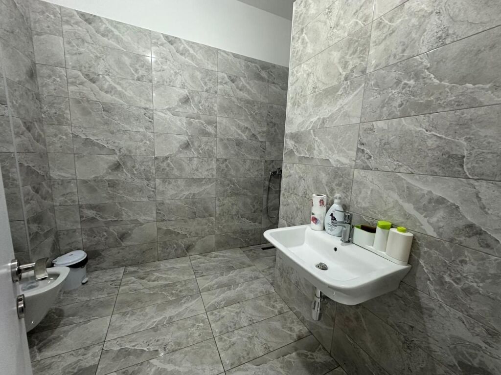 Jepet me qira ambient per zyre 2+1+2